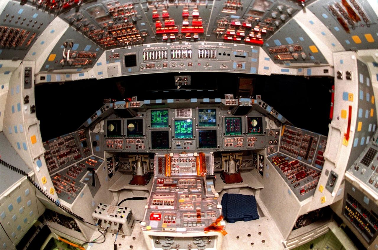 Space Shuttle flight deck display system